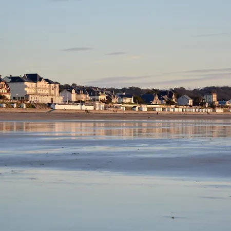 Tiny House A Jullouville, 200m De La Plage, 2 Pers, Parking, Piscine, Wifi - Fr-1-361a-89 Feriehus