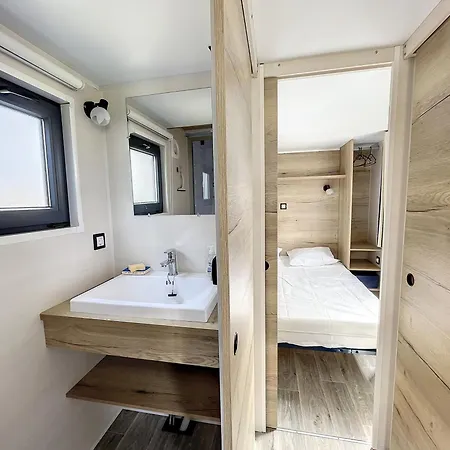 Feriehus Tiny House A Jullouville, 200m De La Plage, 2 Pers, Parking, Piscine, Wifi - Fr-1-361a-89 *