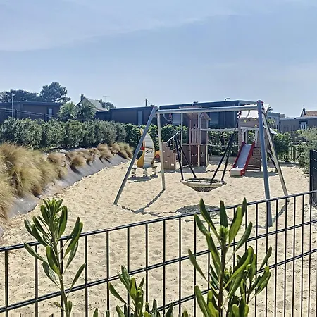 Tiny House A Jullouville, 200m De La Plage, 2 Pers, Parking, Piscine, Wifi - Fr-1-361a-89 Feriehus